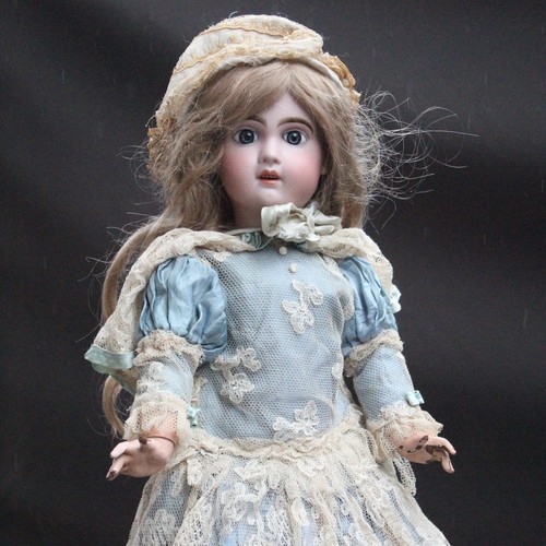 Robe poupée ancienne avec - de,