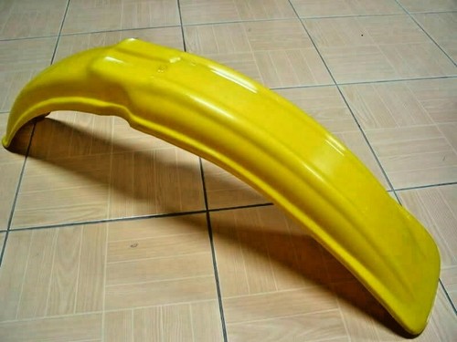Aile avant jaune - suzuki, pe175