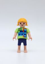 PLAYMOBIL ENFANT fillette robe verte, pieds nus - Maison de vacances 3230 