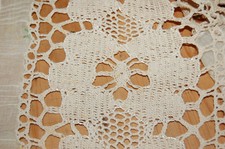 ANCIEN DESSUS DE LIT / TABLE /