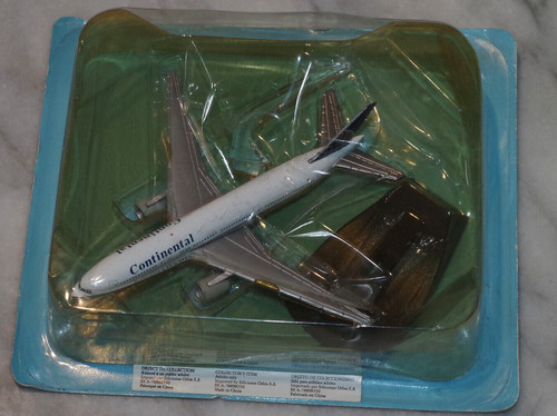 Boeing 777 200 continental - -,
