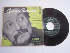 EP 45 T VINYL 4 TITRES , GEORGES BRASSENS , LE PARAPLUIE . VG - / VG - 
