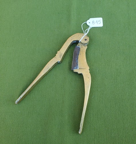 Ancien casse coupe noix - ancien, /