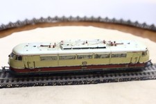 UNE  LOCOMOTIVE  MARKLIN   HO