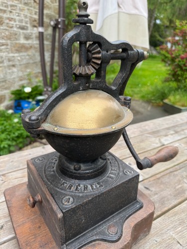 Grand ancien moulin café - à,