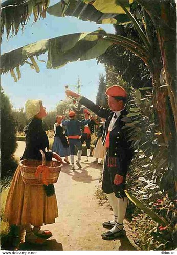 Postcard folklore costumes - -,