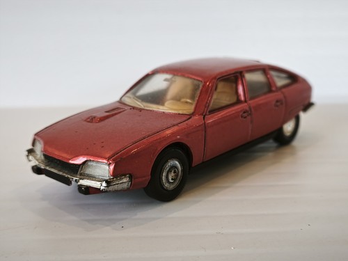 Voiture citroen 2200 rouge - cx,