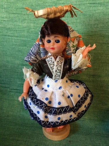 Poupee folklorique régionale