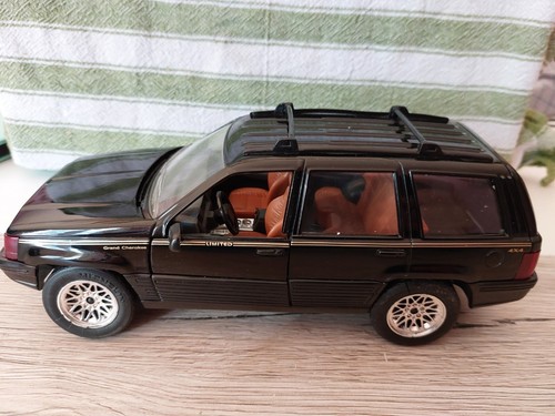 Voiture miniature jeep grand - miniature,