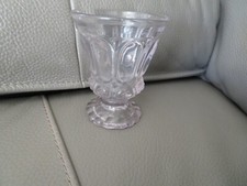 ancien verre à pied en verre