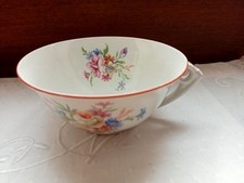 Tasse à déjeuner porcelaine de Limoges décor floral intérieur et extérieur