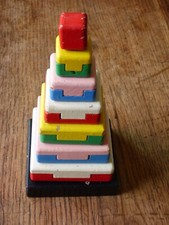 jouet en bois vintage jeux d'empilement et d'emboitement dans le gout Montessori