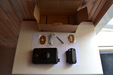 Serrure de portail en applique