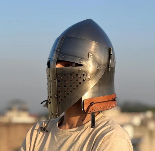 Casque visière barbuta - à,