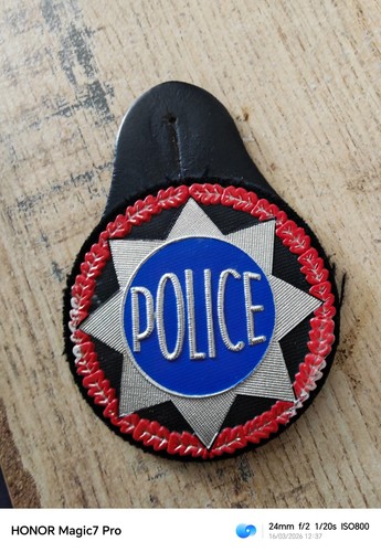 Police écusson brodé noir