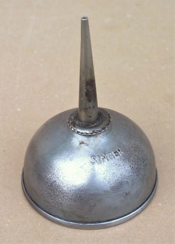 Ancienne burette singer - singer, à