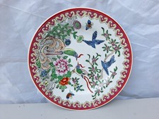 Chinese porcelain plate decorated with flowers and birds. Assiette chinoise
