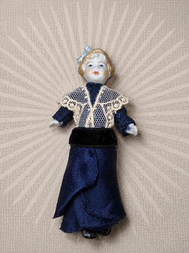 Superbe poupée mignonnette - superbe,