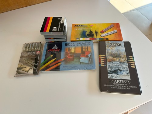 Lot boites crayons pastels - boites,