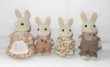 FIGURINE SYLVANIAN FAMILIES - MILK  RABBIT FAMILY -  FAMILLE LAPIN CRÊME FLOQUÉ