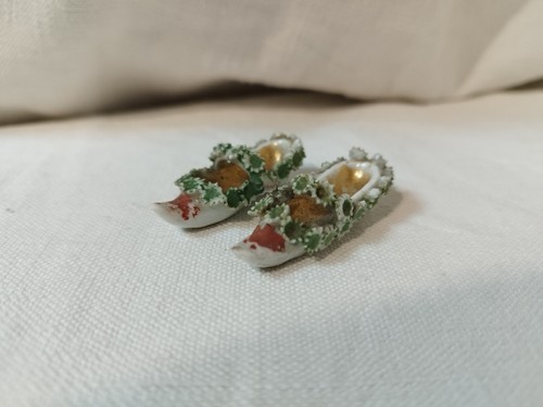 Anciennes petites chaussures - 2,