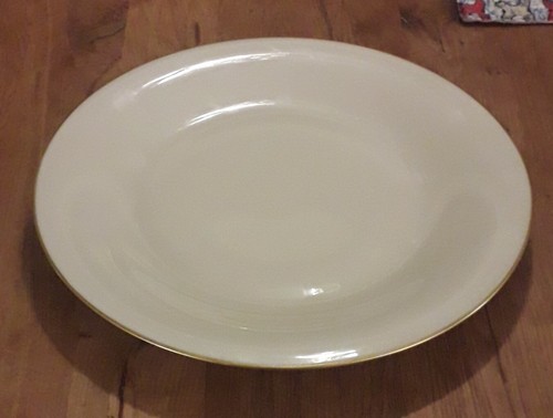 Tres grand plat - plat, rond