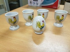 lot de 4 Coquetiers plus saliere a décor de Coq etat neuf en faience