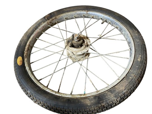 Ancienne roue mobylette - ancienne,