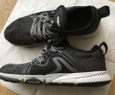 baskets de running noires et