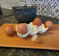 Porte‑œufs artisanal en