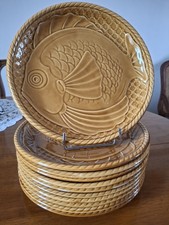 11  ASSIETTES A DECOR DE