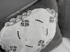Linge Ancien Napperon Chemin De Table  Brodé Et Dentelle Ancienne