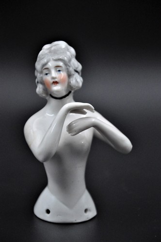 Demi figurine femme - , porcelaine