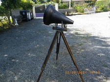 éclairage industriel  avec trépied bois vintage design retro  art antiquité