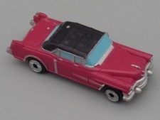 Voiture rose vitres bleu