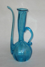 Ancienne burette en verre bleu