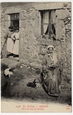 CPA 71 UCHON - UNE FILEUSE AU FUSEAU