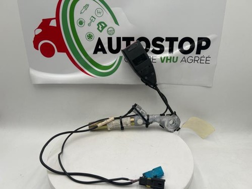 Attache ceinture avant gauche