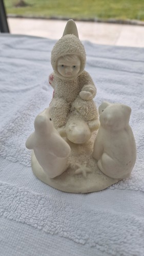 Scène enfant neige ourson