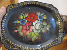 Ancien petit plateau en métal