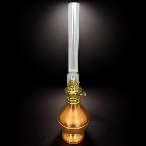 Ancienne lampe pétrole - à,