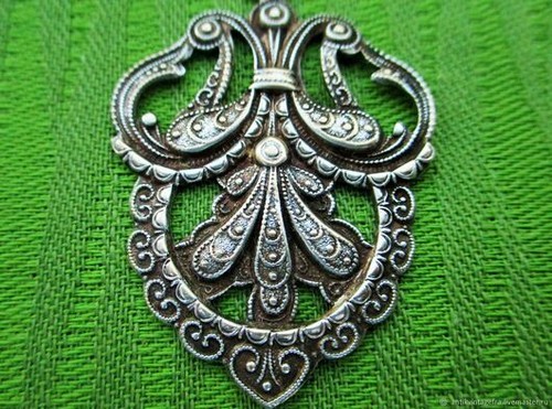 Pendentif ancien fleur - de, lys