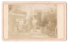 Metier hommes réparant roues - metier,
