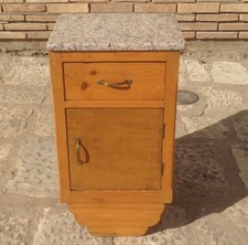Antico comodino in legno primi
