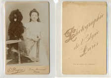 Degré, Paris, fillette et son caniche noir CDV vintage albumen Tirag