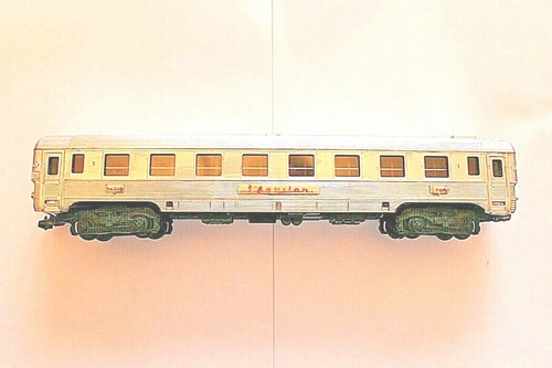 Voiture gégé voyageurs - voiture,