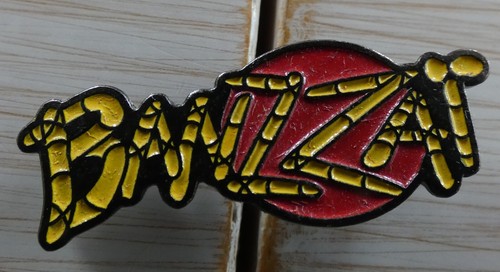 Rare pin magazine - pin's, de