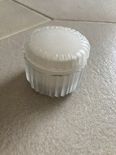 Boîte en verre ancienne de poudre vide avec houpette 