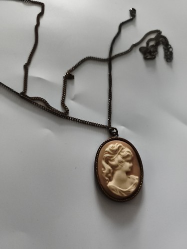 Collier camée médaillon