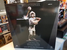 Star Wars Episode IV statue